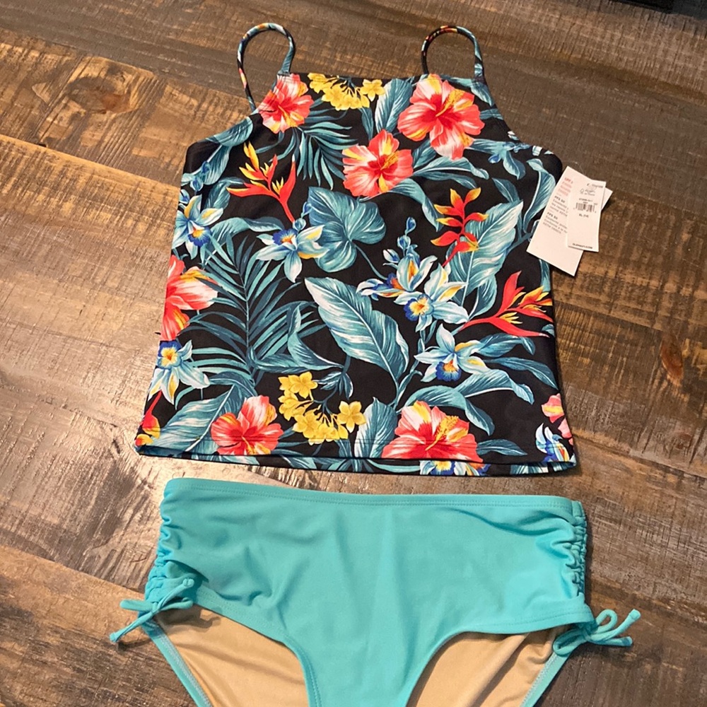 Brand new old navy 2 piece swimsuit